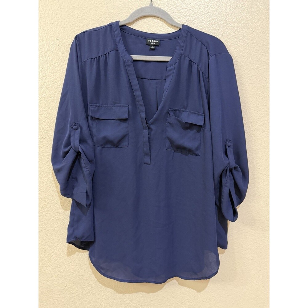 TORRID HARPER NAVY GEORGETTE ROLL TAB SLEEVE PULLOVER TOP PLUS SIZE 1, 1X, 14-16